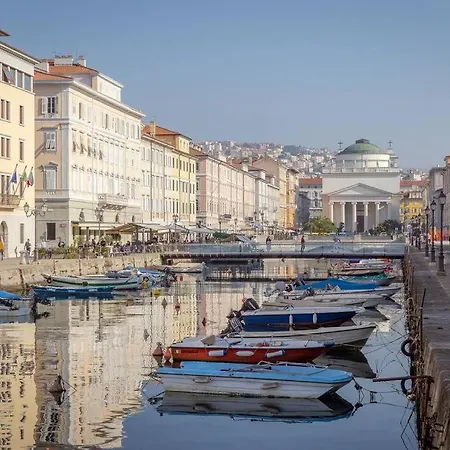 Centro I Imbriani 12/b アパート トリエステ