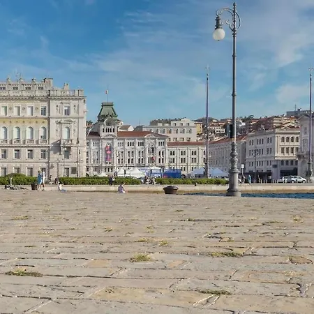 Centro I Imbriani 12/b アパート *